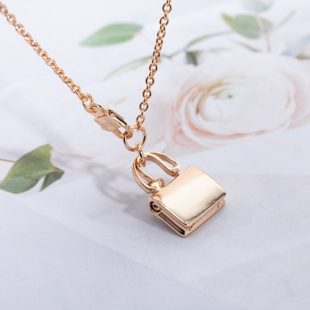 AMULETTE CONSTANCE PEDANT PINK GOLD NECKLACE