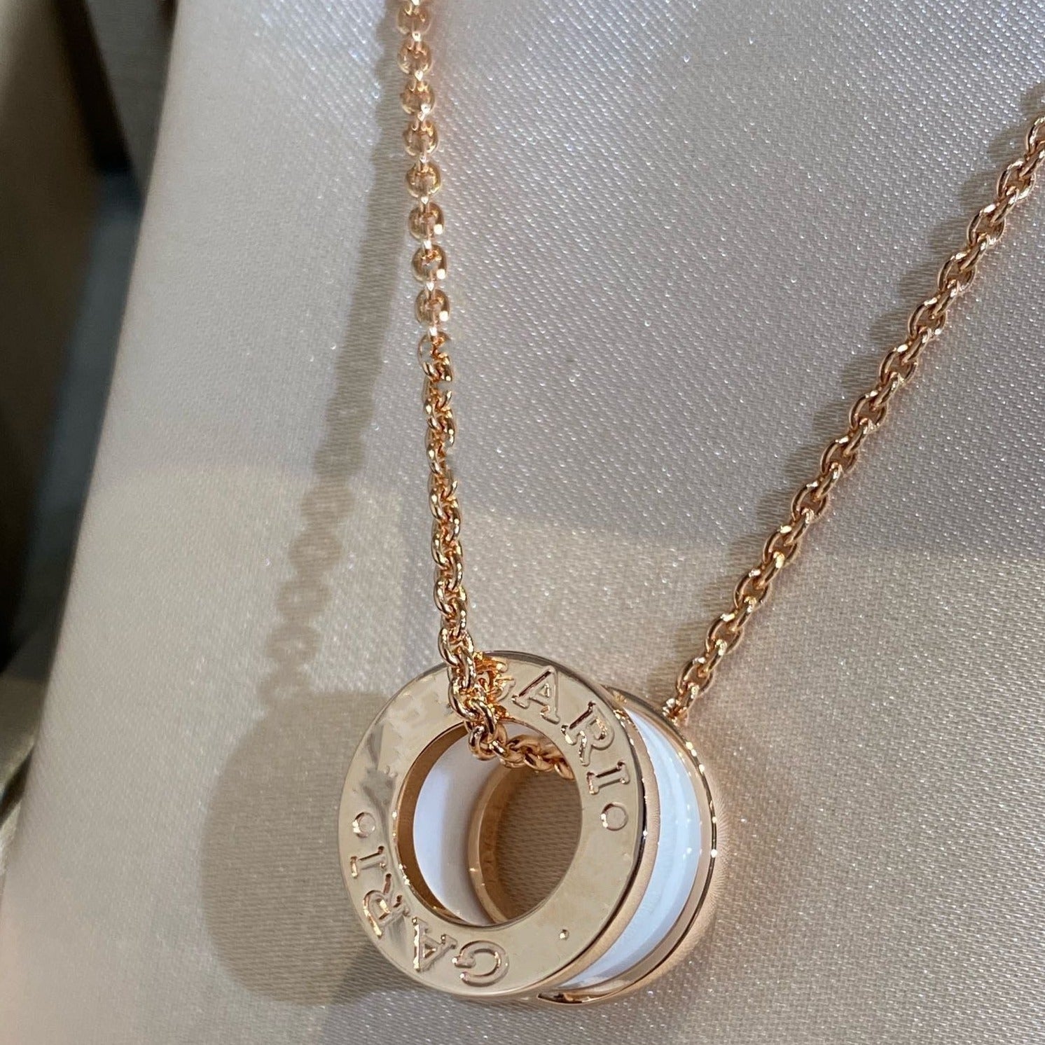 ZERO 1 WHITE CERAMIC PINK GOLD NECKLACE