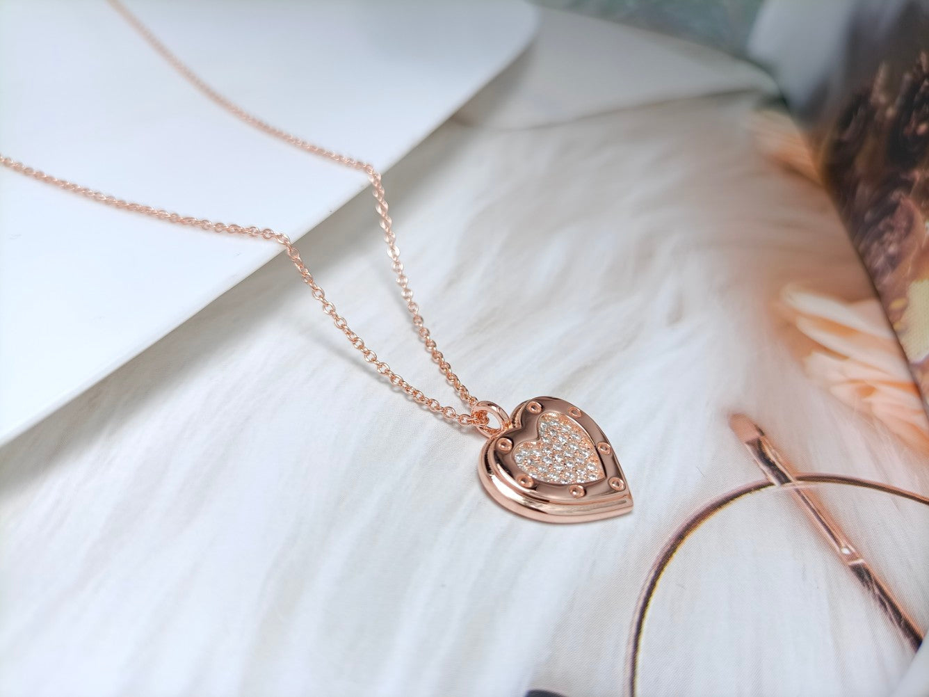 HEART DIAMONDS PEDANT NECKLACE