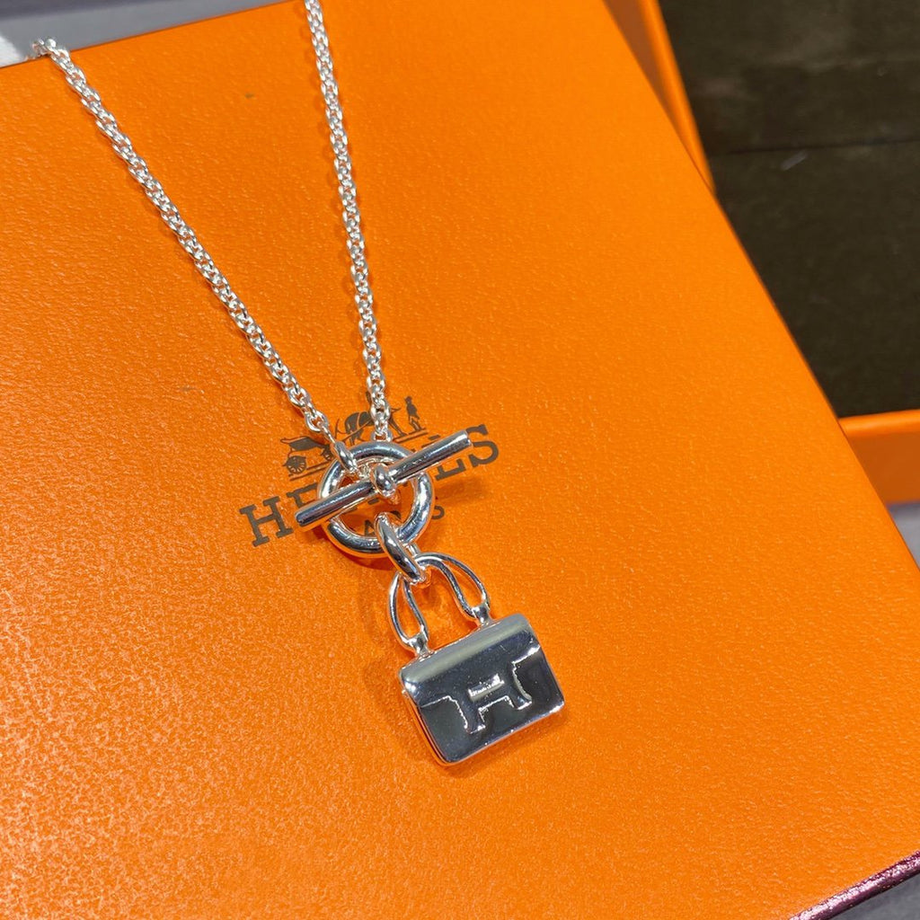 CONSTANCE PEDANT SILVER NECKLACE