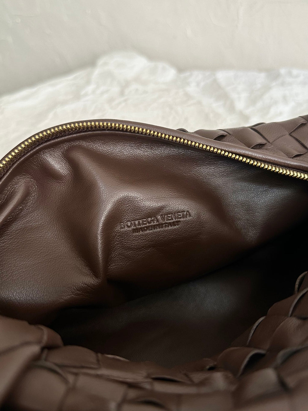 BV TEEN JODIE 36CM CHOCOLATE SHEEPSKIN