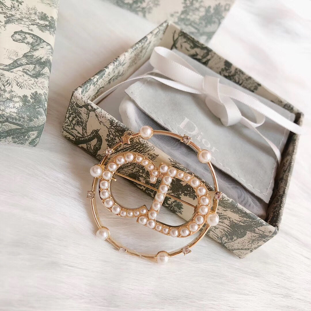 CD Brooch 06