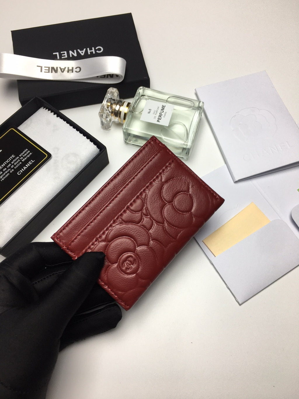 CC FLORAL CARD HOLDER 11.2 GARNET CALFSKIN SILVER ICON