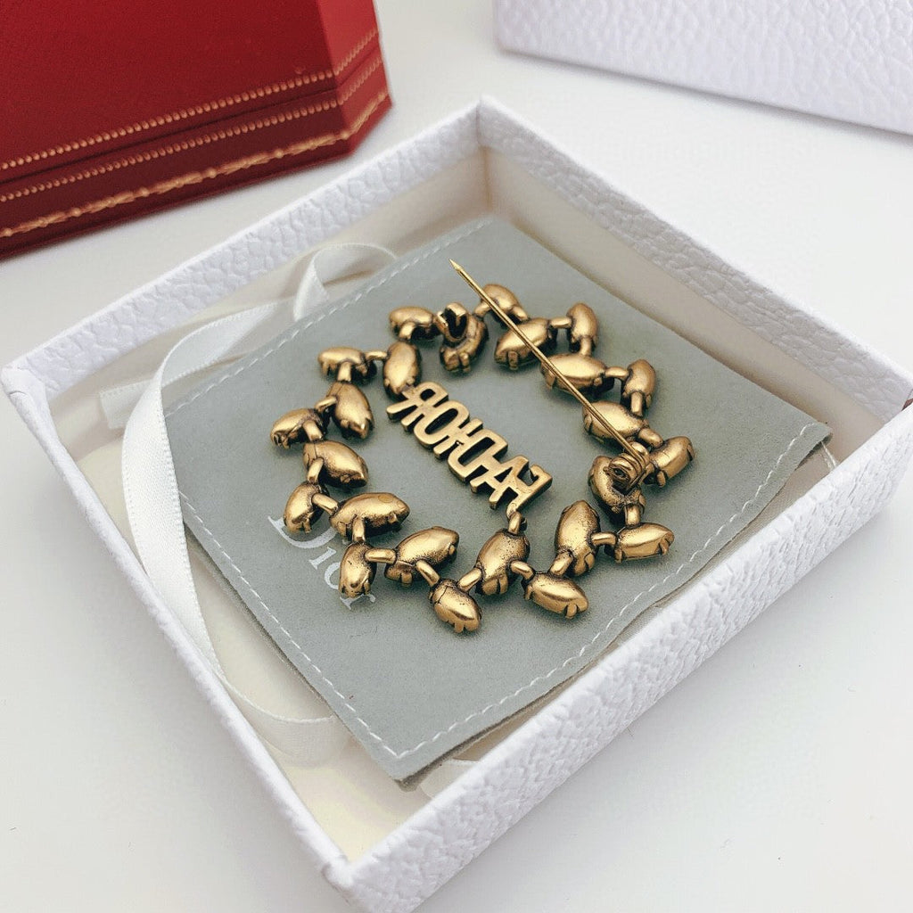 CD Brooch 02
