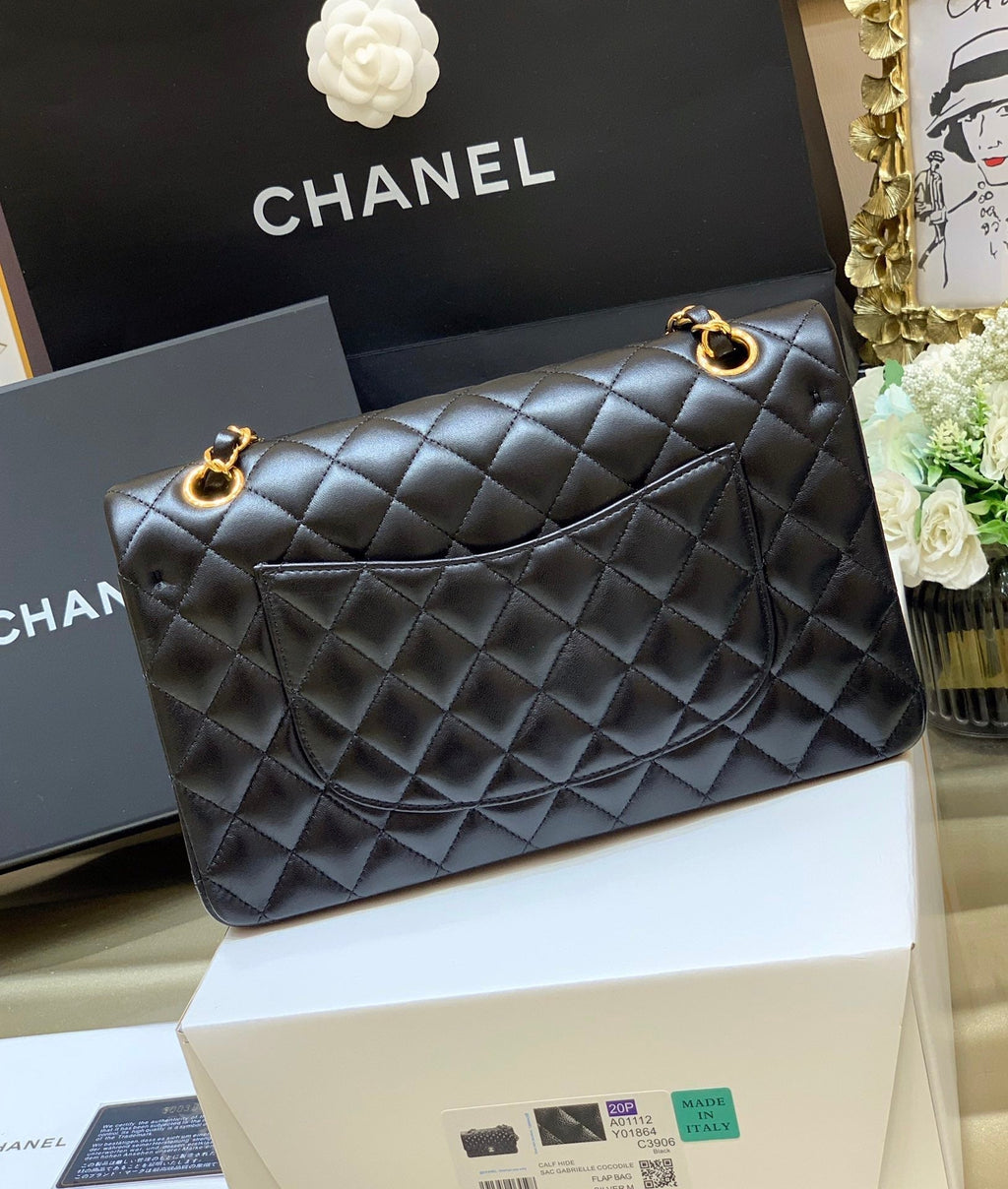 CLASSIC FLAP 25 BLACK LAMBSKIN YELLOW GOLD HARDWARE