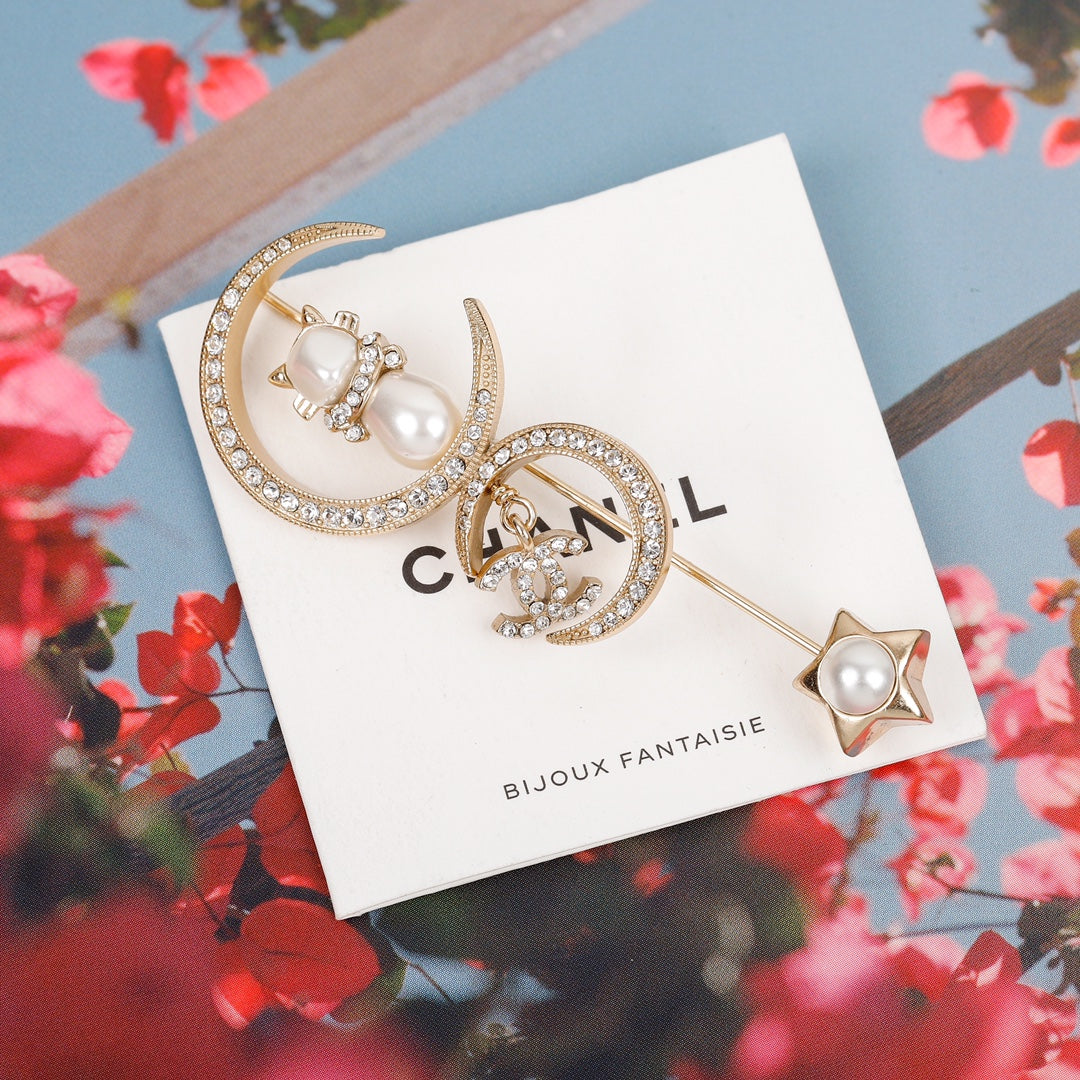 CC Brooch 158133