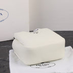 PRA 18 DYNAMIQUE LOGO TOTE BAG IN WHITE CALFSKIN