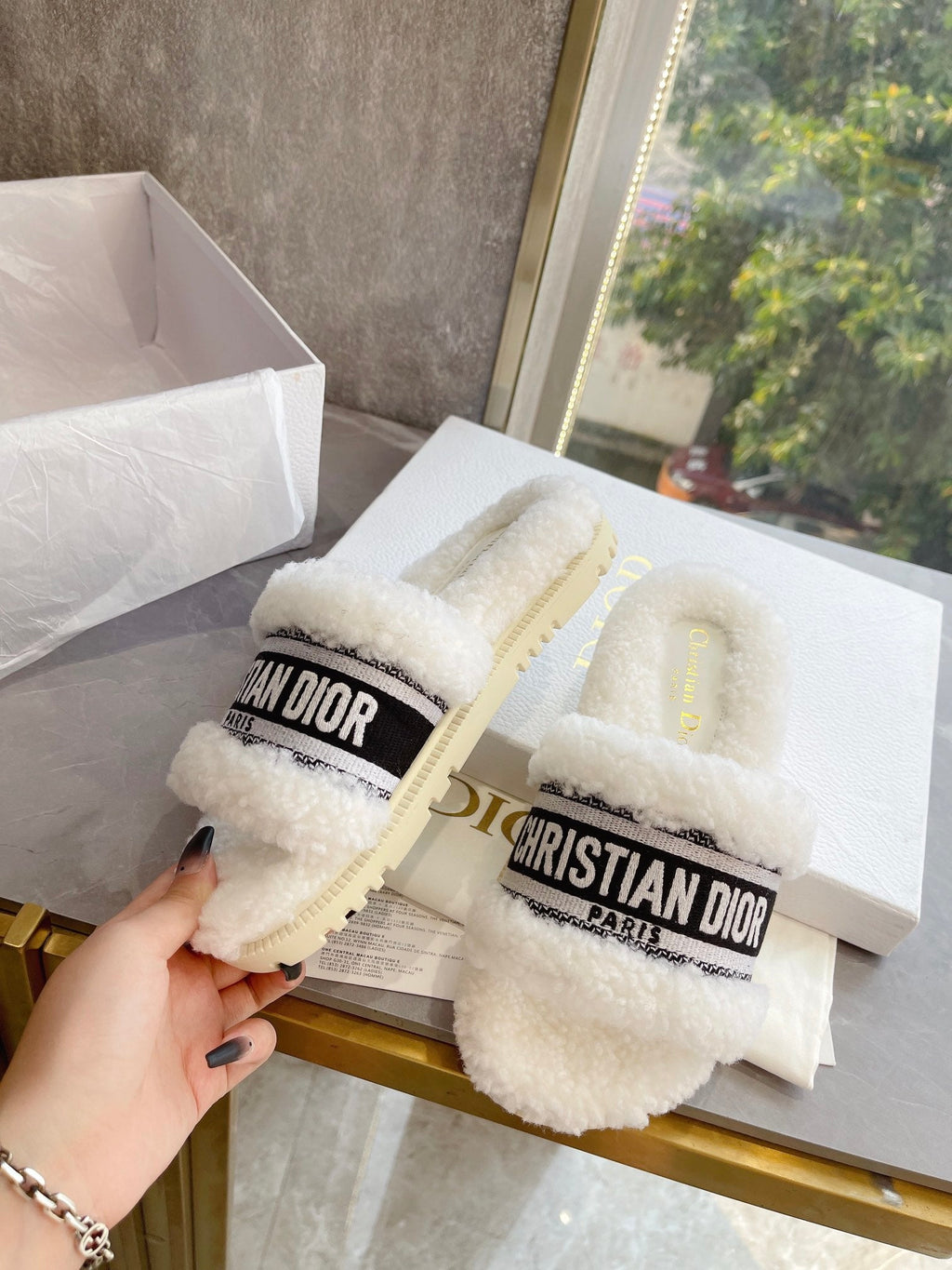 CD 25  Flat Slippers White Black Wool 395565