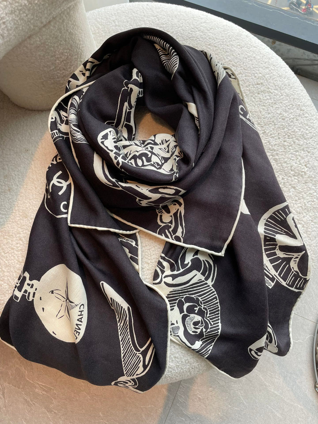 CC Square Scarf 140 CM In Black White Silk  421549
