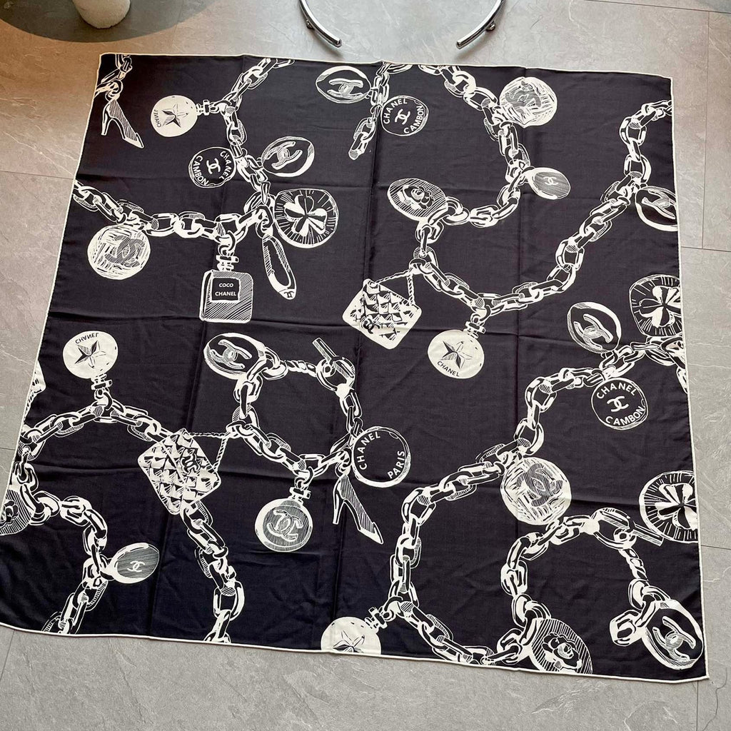 CC Square Scarf 140 CM In Black White Silk  421549