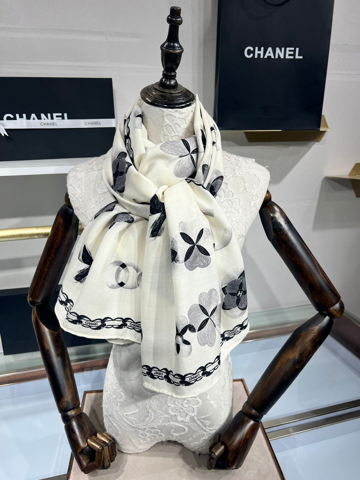 CC Scarf 185 CM In White Black Cashmere Silk  413589