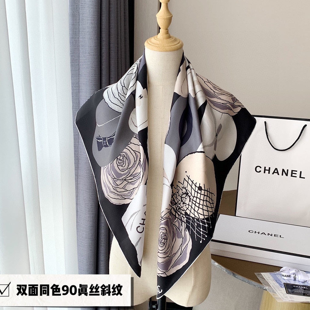CC Square Scarf 90 CM In White Black Mix Grey Light Beige Silk 288698