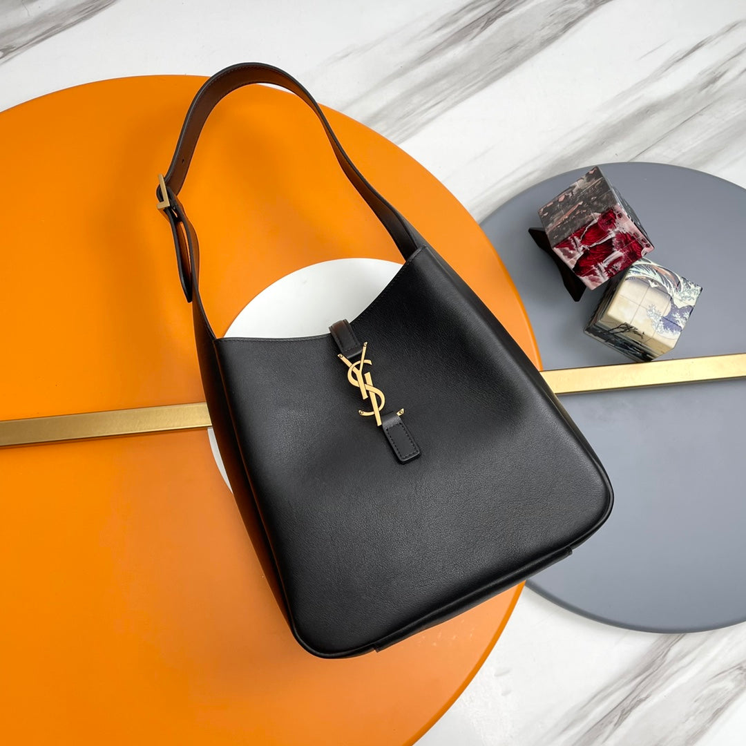 le 5a7 small 23cm black calfskin