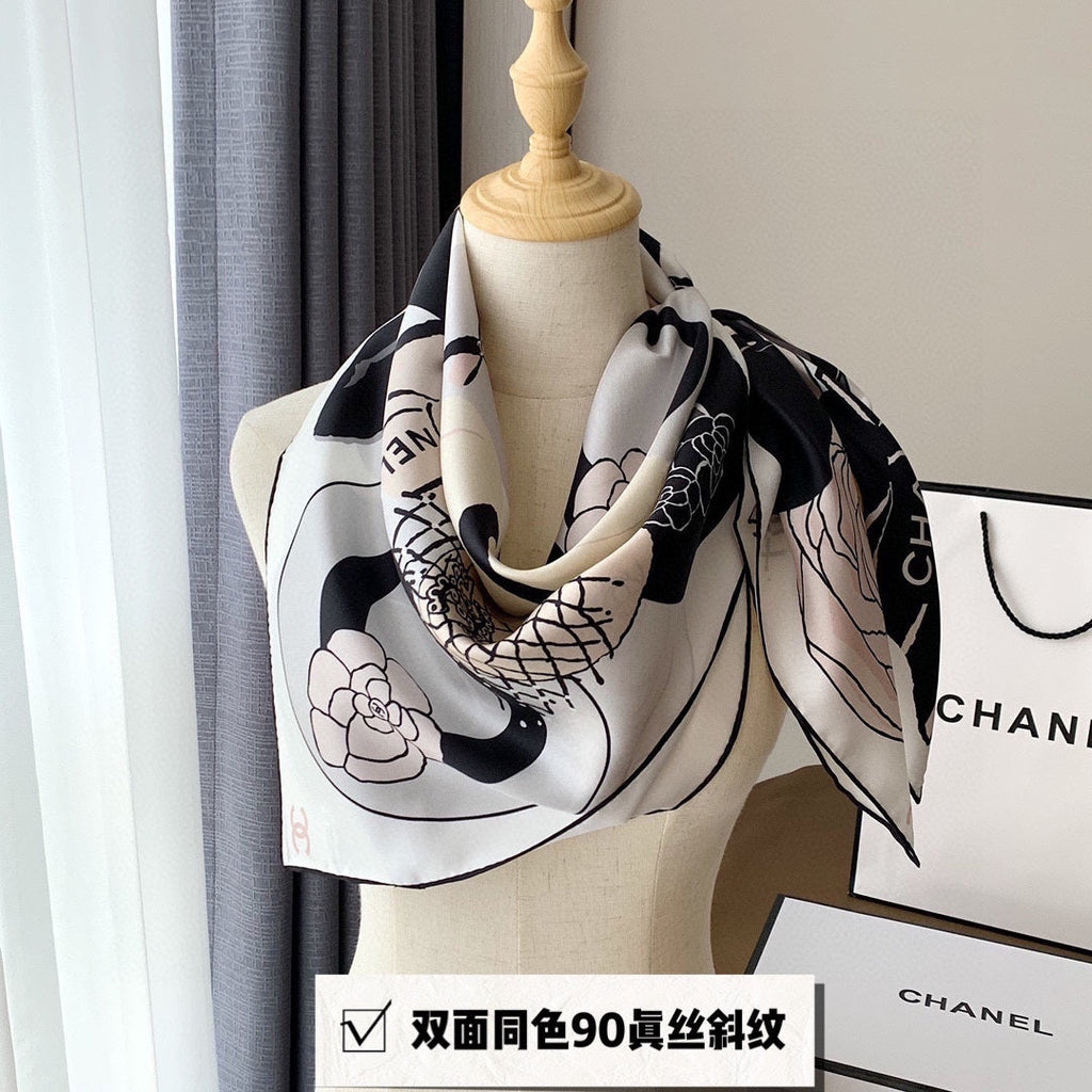 CC Square Scarf 90 CM In White Black Mix Light Beige Silk 288700