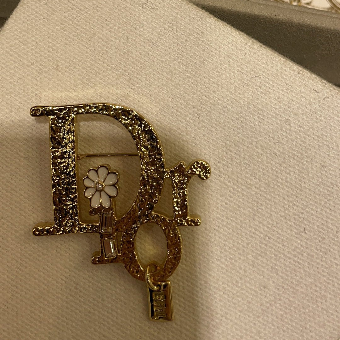 CD Brooch 07