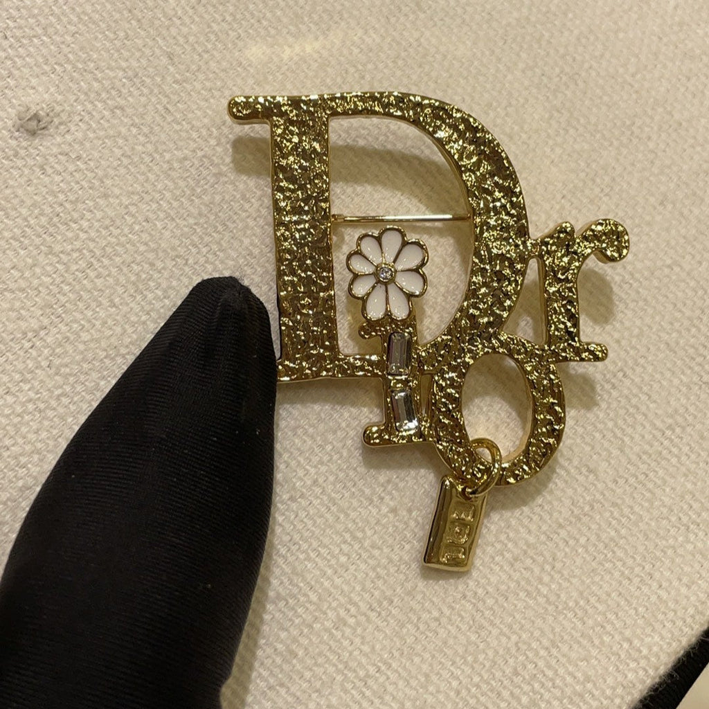 CD Brooch 07