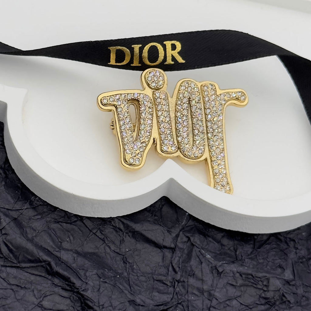 CD Brooch 172619