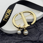 CD Brooch 172617