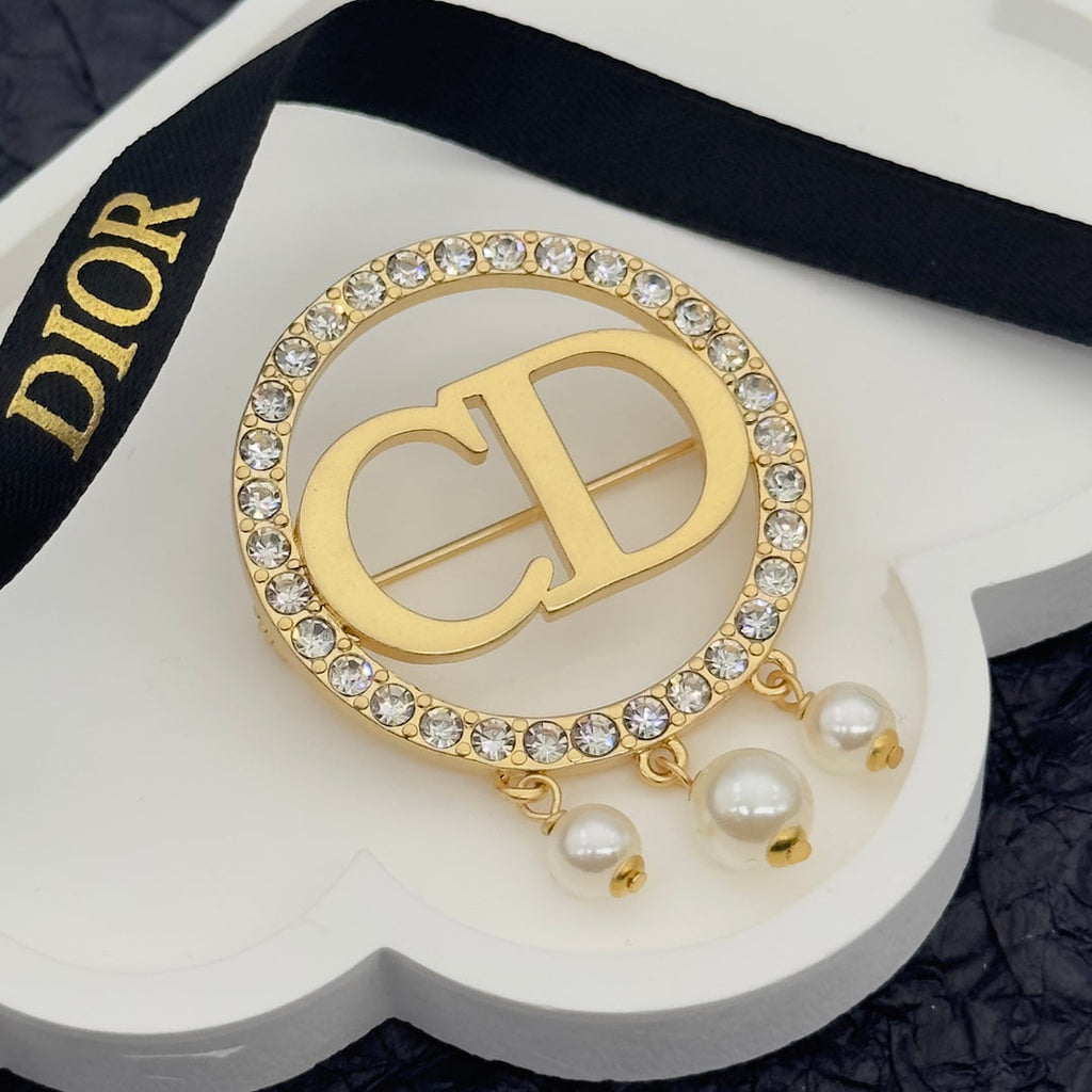 CD Brooch 172612