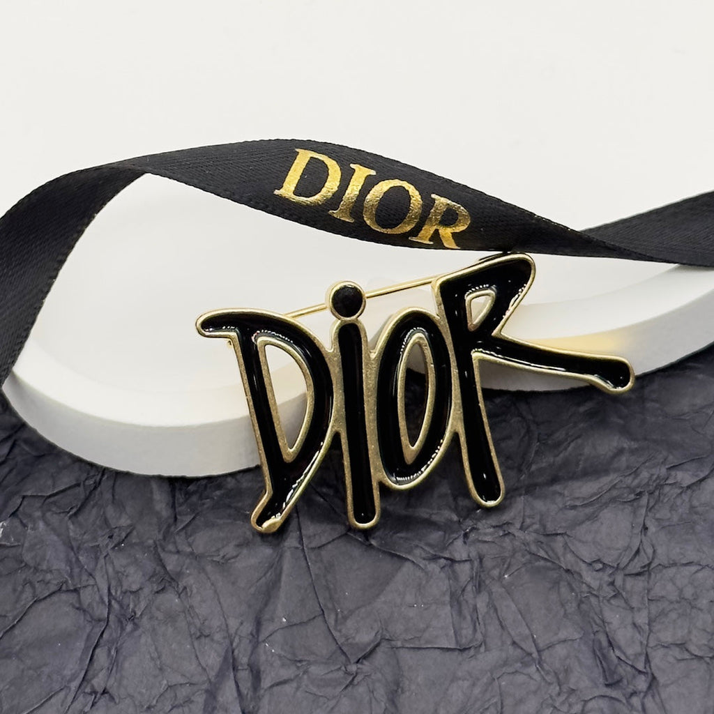CD Brooch 172879