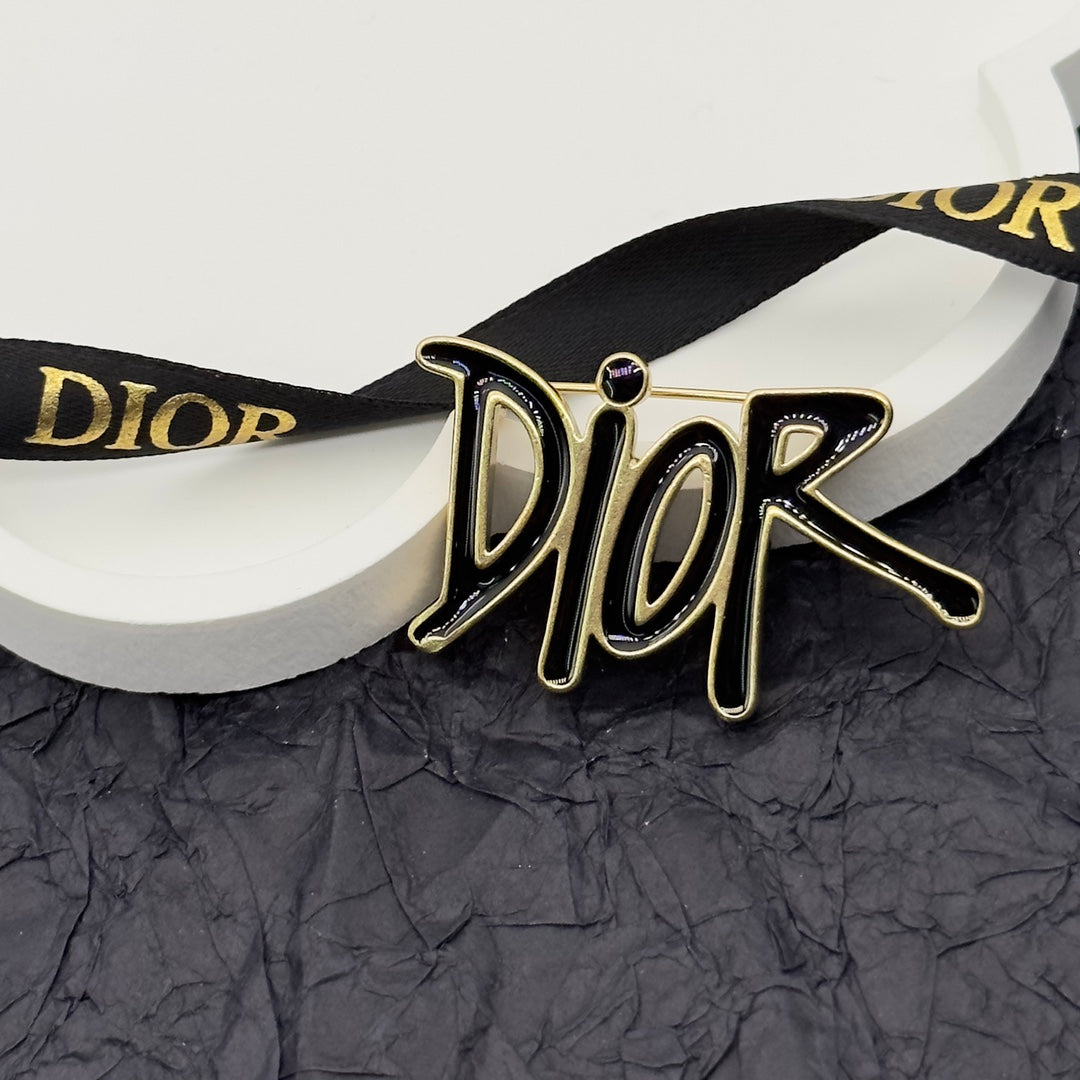 CD Brooch 172879