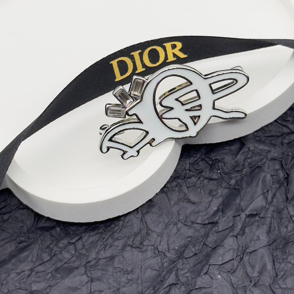 CD Brooch 172870