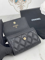 CC FLAP CARD HOLDER 11 BLACK GRAINED CALFSKIN GOLD ICON