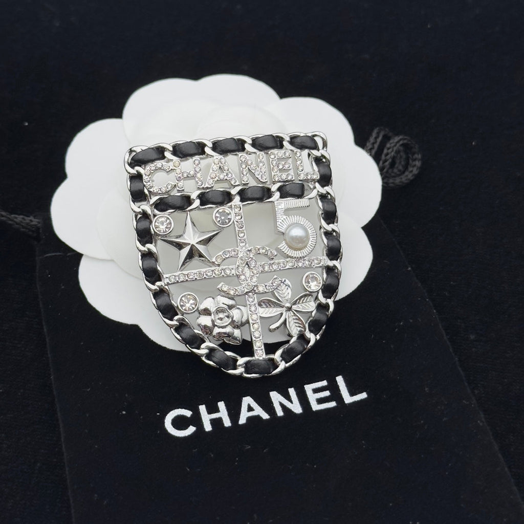 CC Brooch 173337