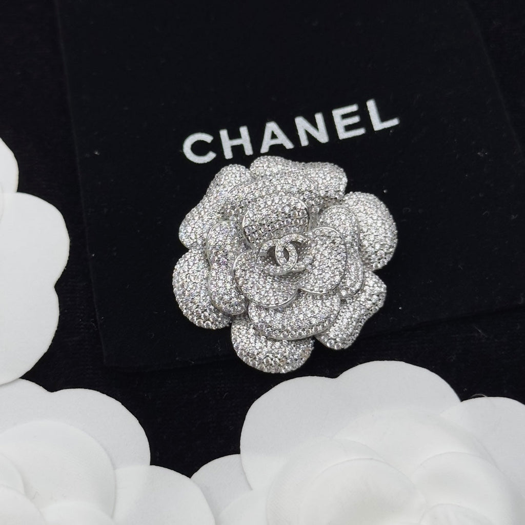 CC Brooch 173411