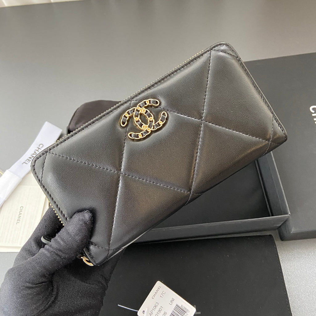 CC 19 Zipped Wallet 19cm Black Calfskin