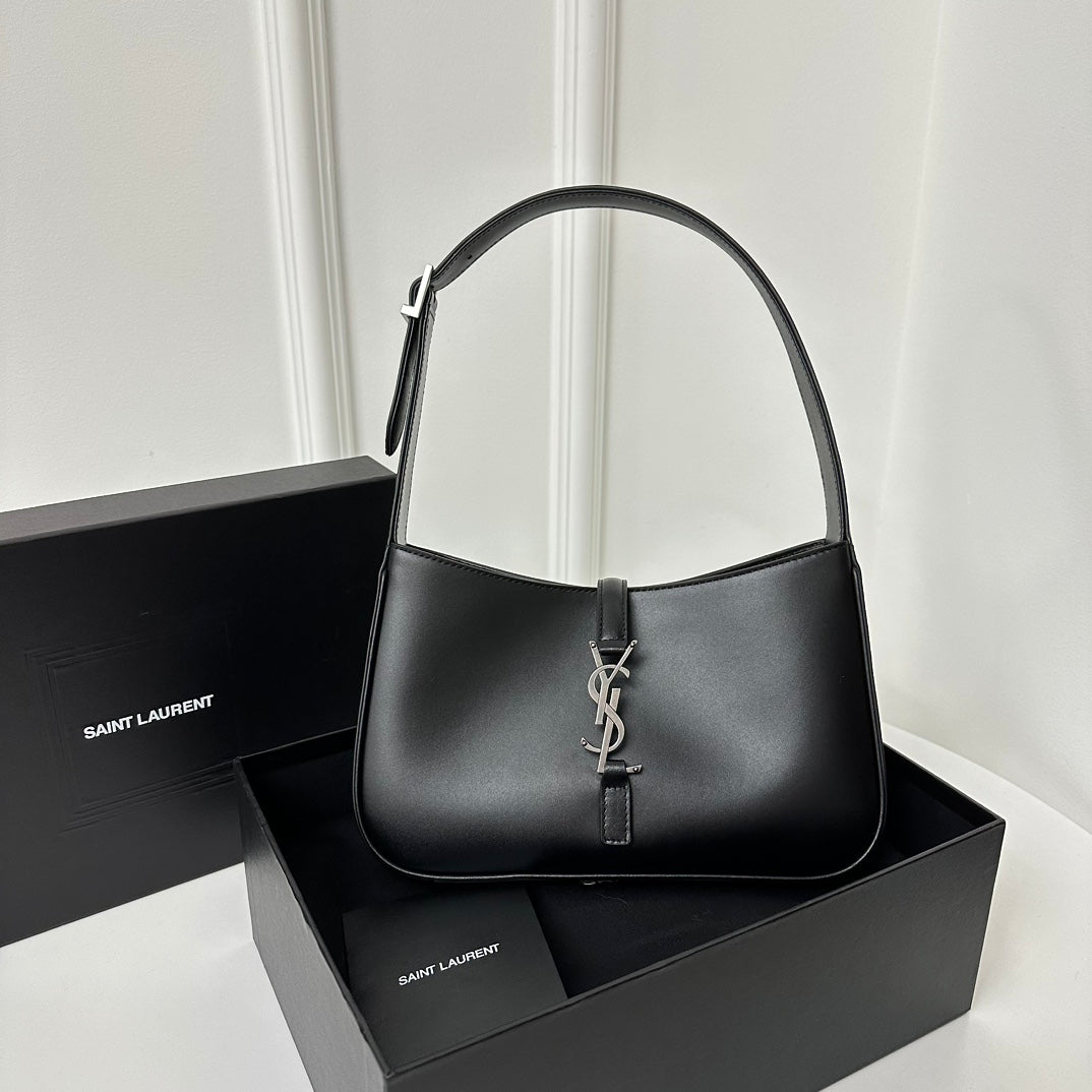 Le 5 a 7 24 Black Lambskin Shw