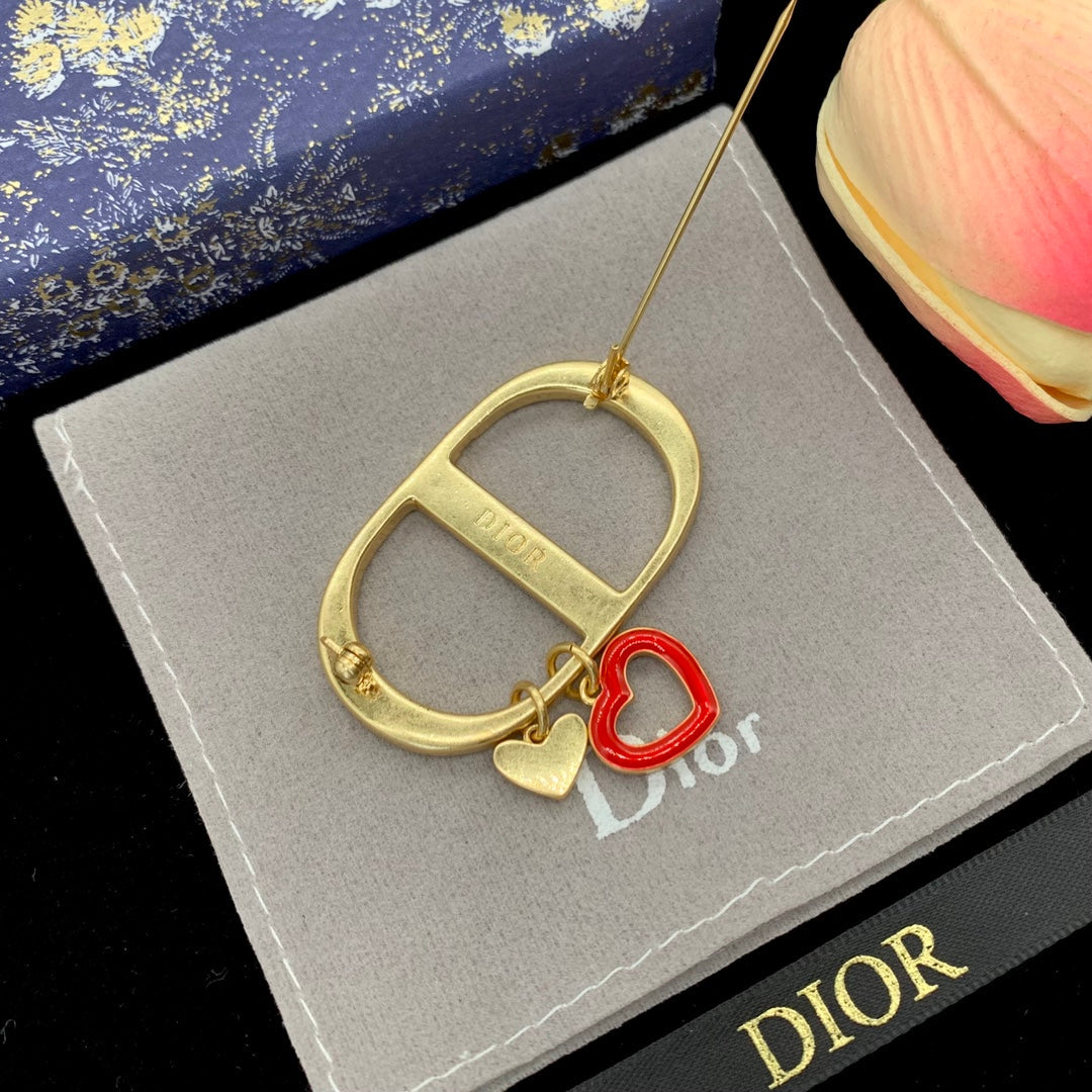 CD Brooch 178846