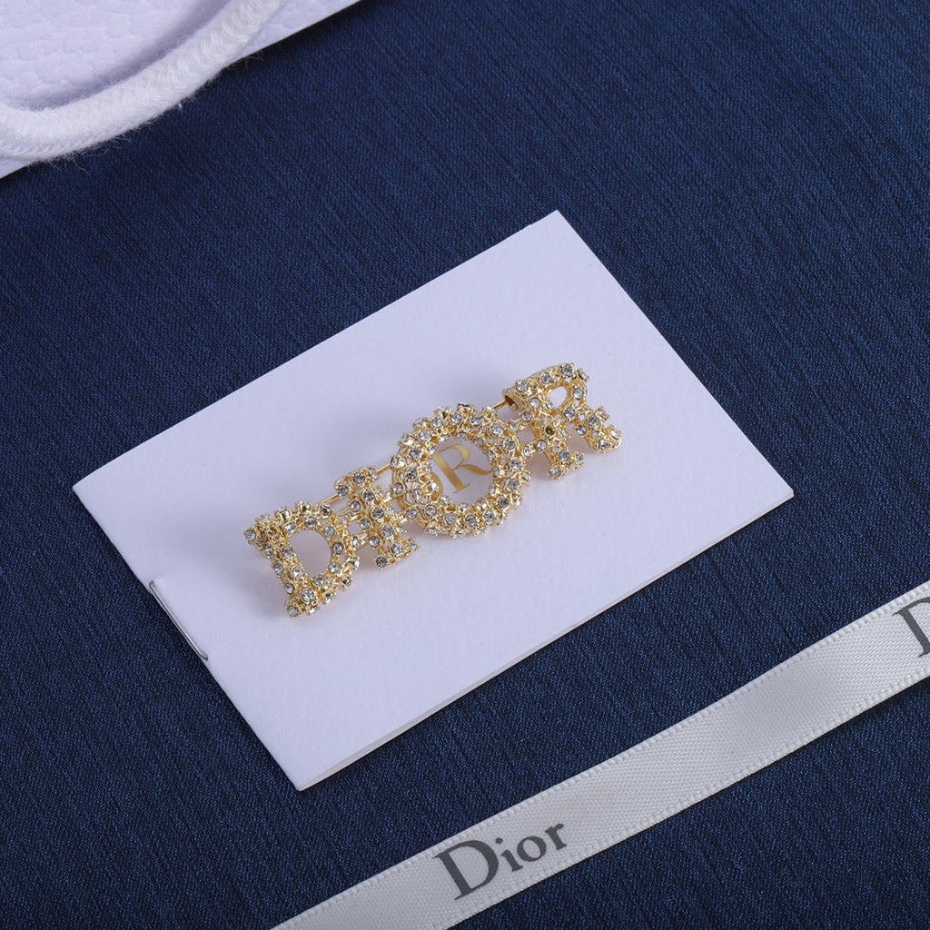 CD Brooch 176405