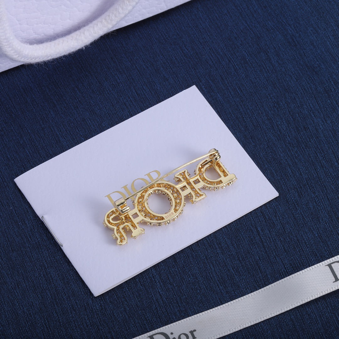 CD Brooch 176405