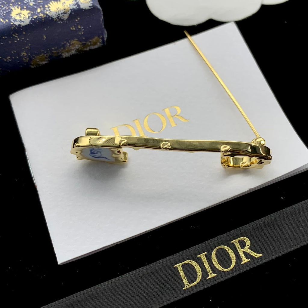 CD Brooch 176977