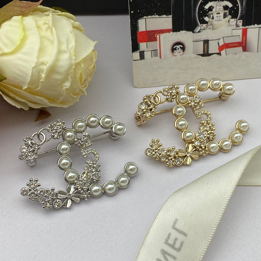CC Brooch 180086