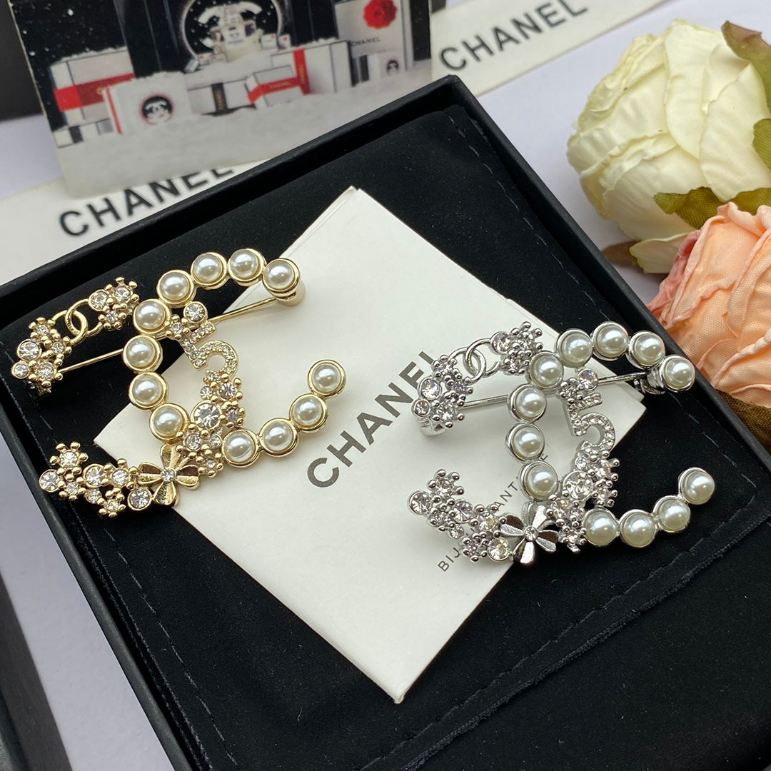 CC Brooch 180086