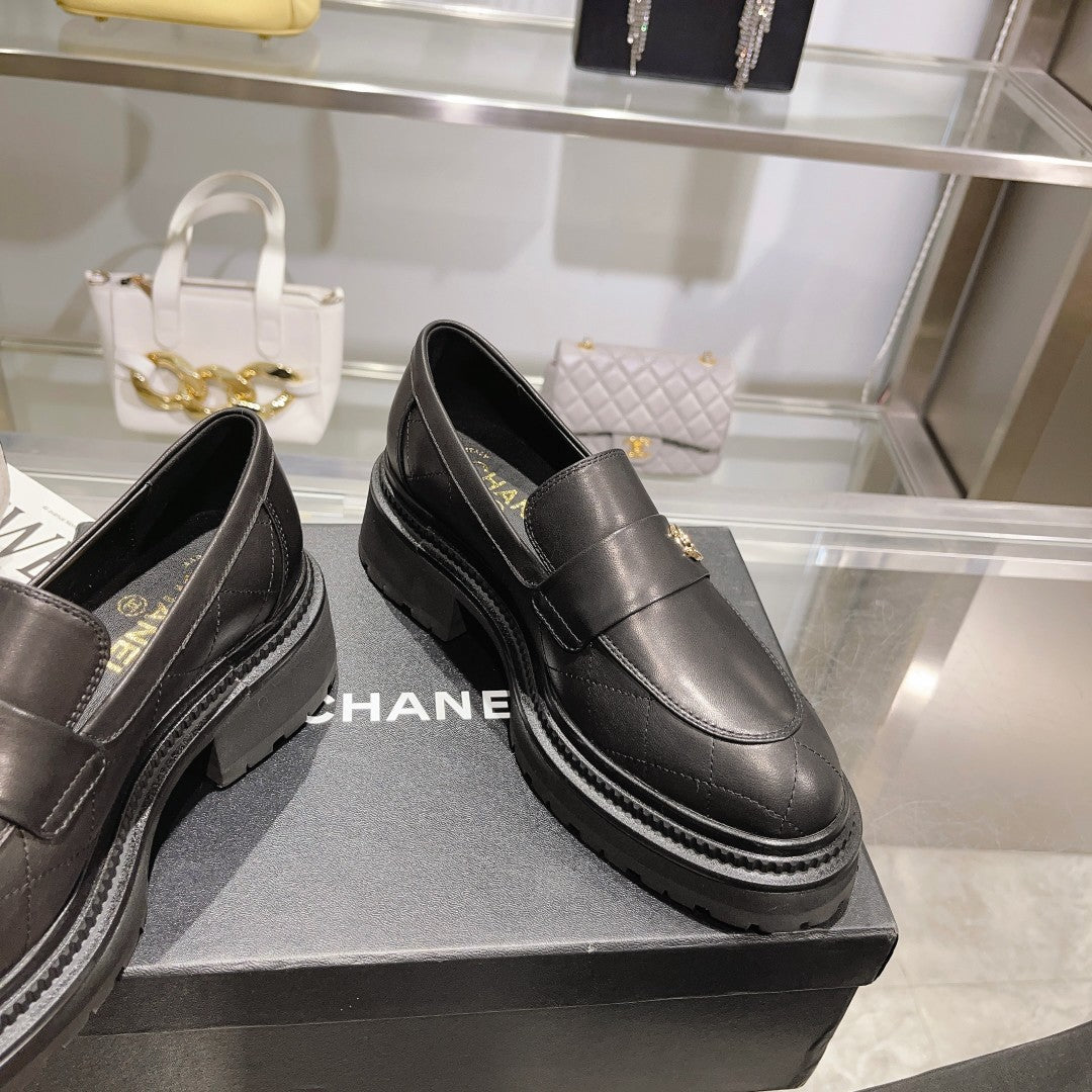 CC Moccasins 45mm Black Lambskin