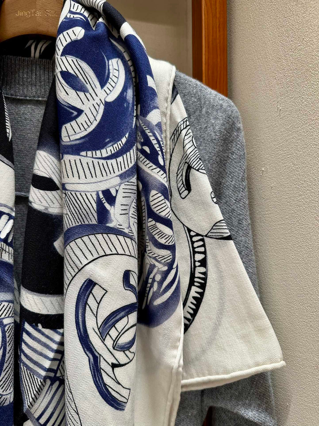 CC Square Scarf 140 CM In White Colorful Cashmere And Silk 418149
