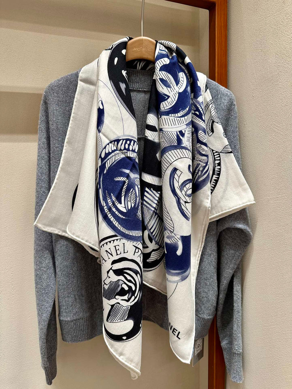 CC Square Scarf 140 CM In White Colorful Cashmere And Silk 418149