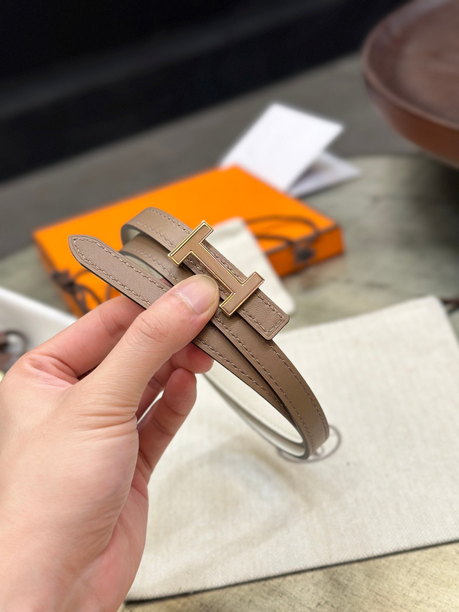 HM FOCUS BUCKLE & REVERSIBLE PEANUT BROWN AND WHITE LEATHER STRAP 13MM COPPER HARDWARE