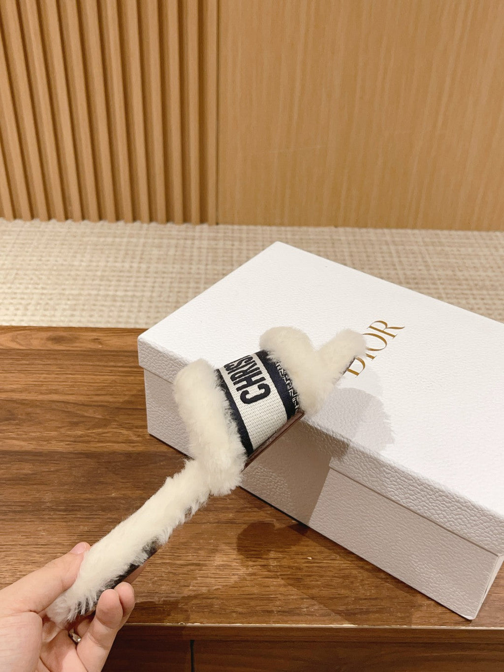CD Dway Slide White Black Fleece Lining And Canvas Fabric