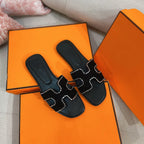0ran Sandal Calfskin Rhinestone Black