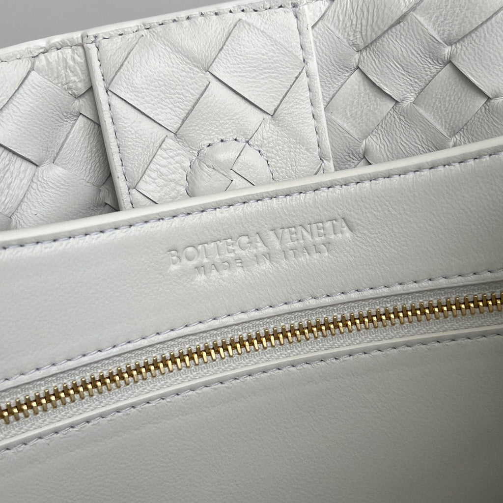 bv medium andiamo 32 white lambskin
