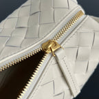 BV Loop Top Handle 19cm Cream Lambskin
