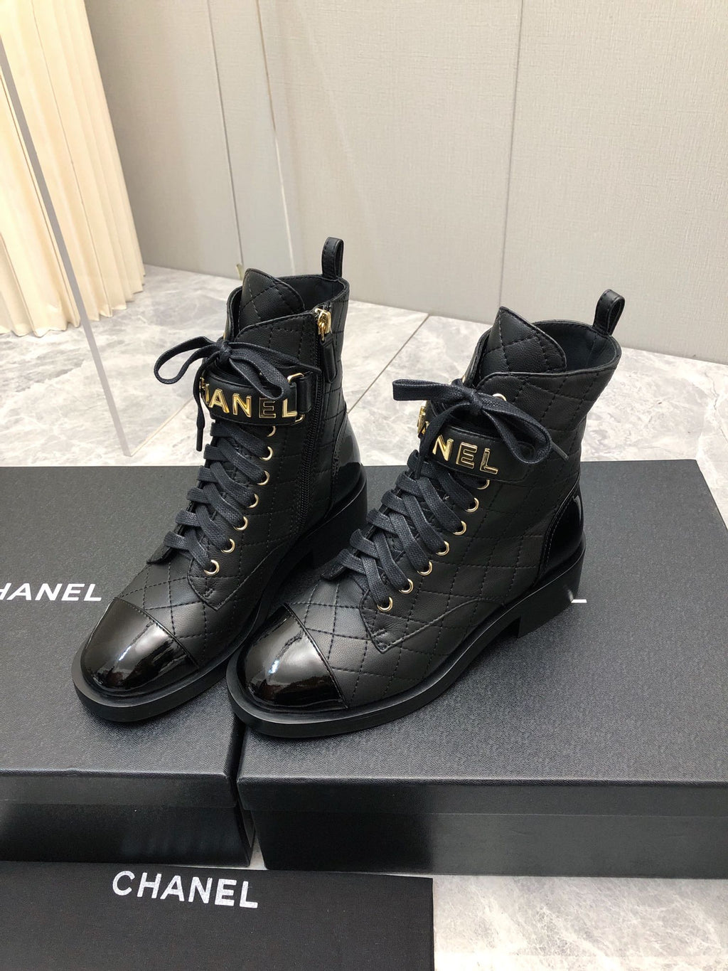 CC Short Boots 45mm In Black Quilted Lambskin And Glossy Cowhide 950042