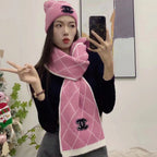 SET HAT AND SCARF IN PUNCH PINK MIX WHITE WOOL 422597