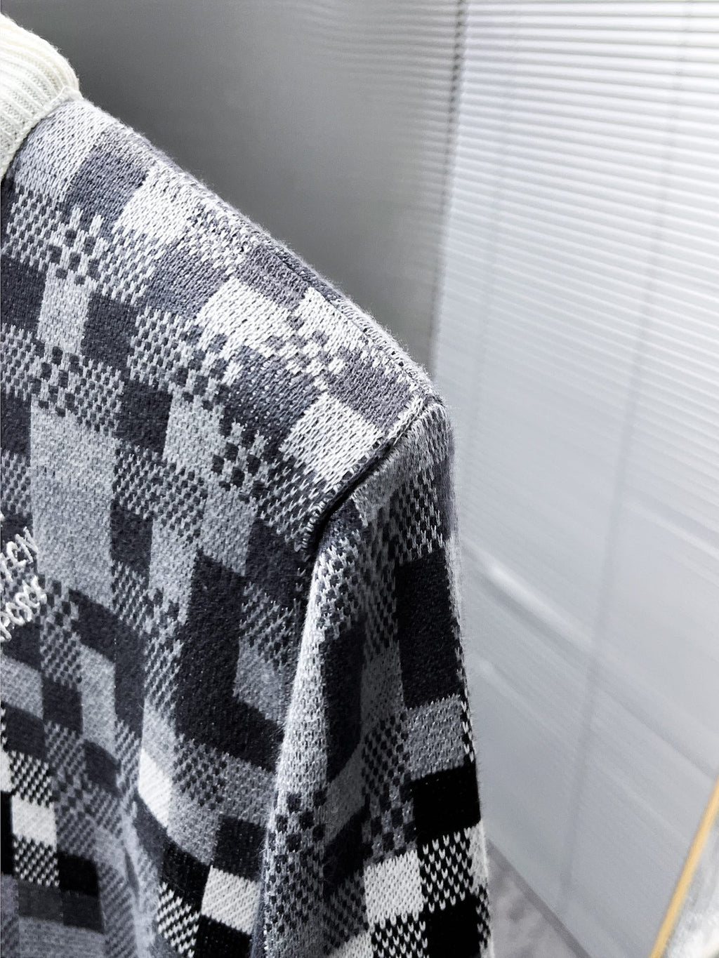 LV KNITTED SWEATER IN GRAY BLACK WHITE DAMOFLAGE MOTIF WOOL 238799