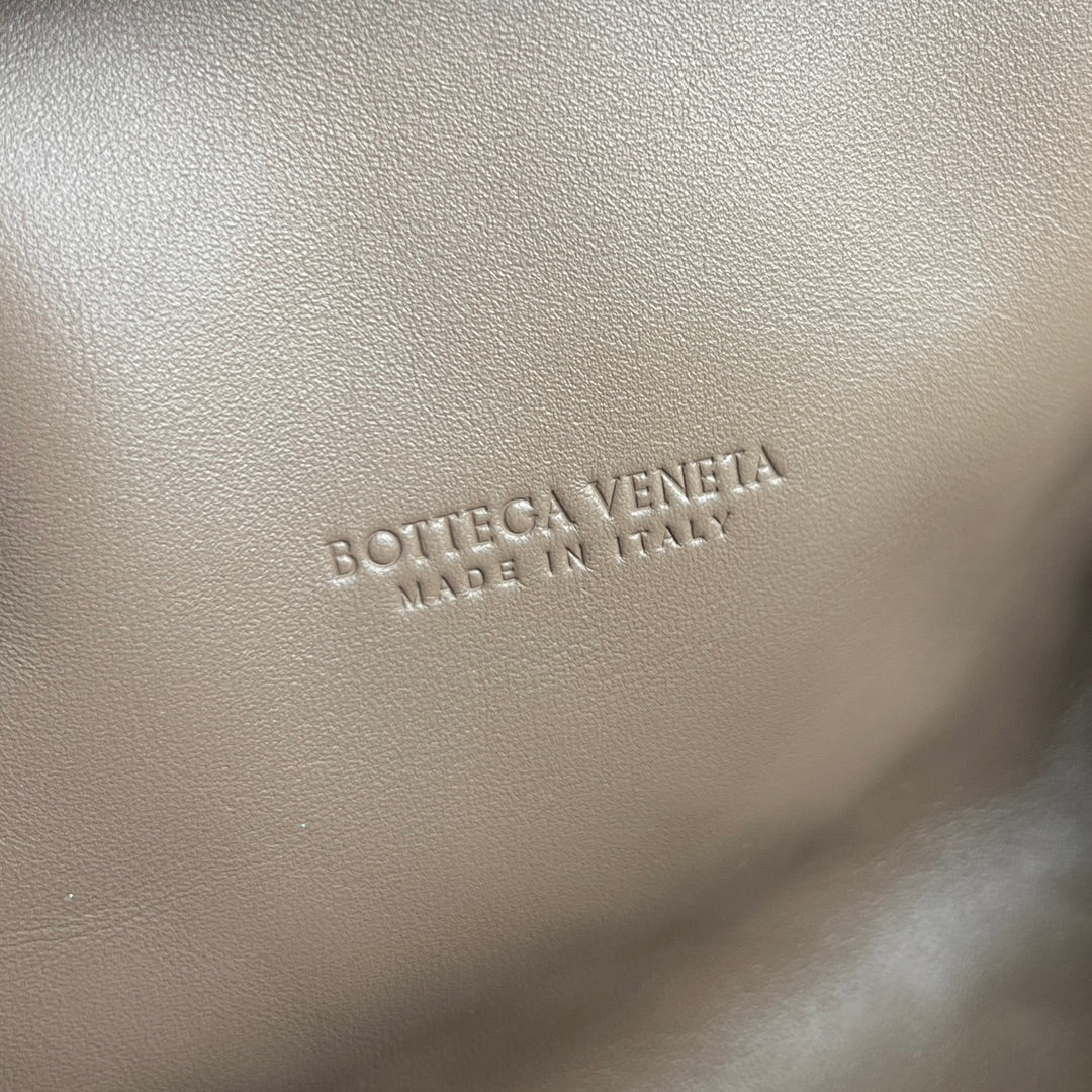 BV Lauren 1980 31.5cm Dark Beige Lambskin