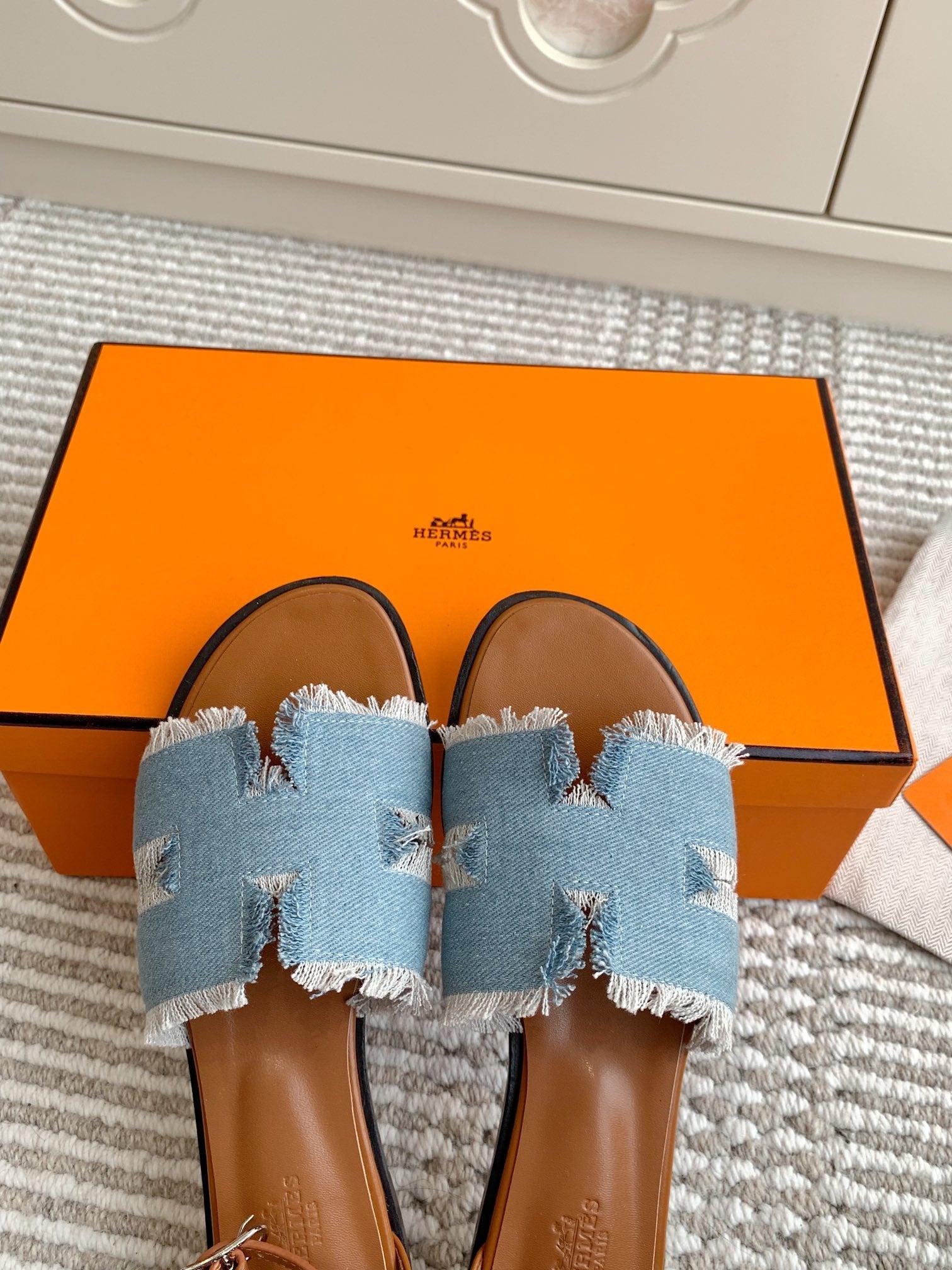 HM 25 Santorini Light Blue Denim Gold Calfskin